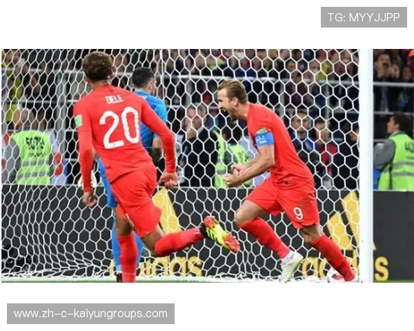 凯恩前场抢断后顺势转身射门：速度、技术与装备的极致展现